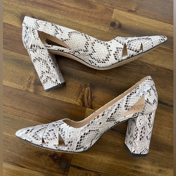 Franco Sarto Patina Cutout Block Heel White & Grey Snake Print Size 7.5 NWOT - Picture 3 of 4